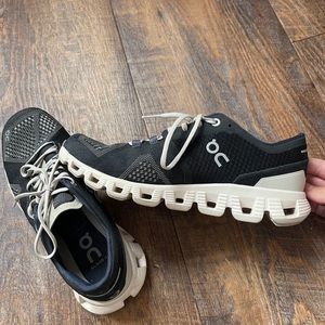 On Cloud Women’s Sneakers 7